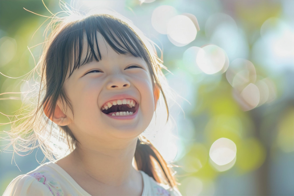 矯正によって歯並びが綺麗になった子供